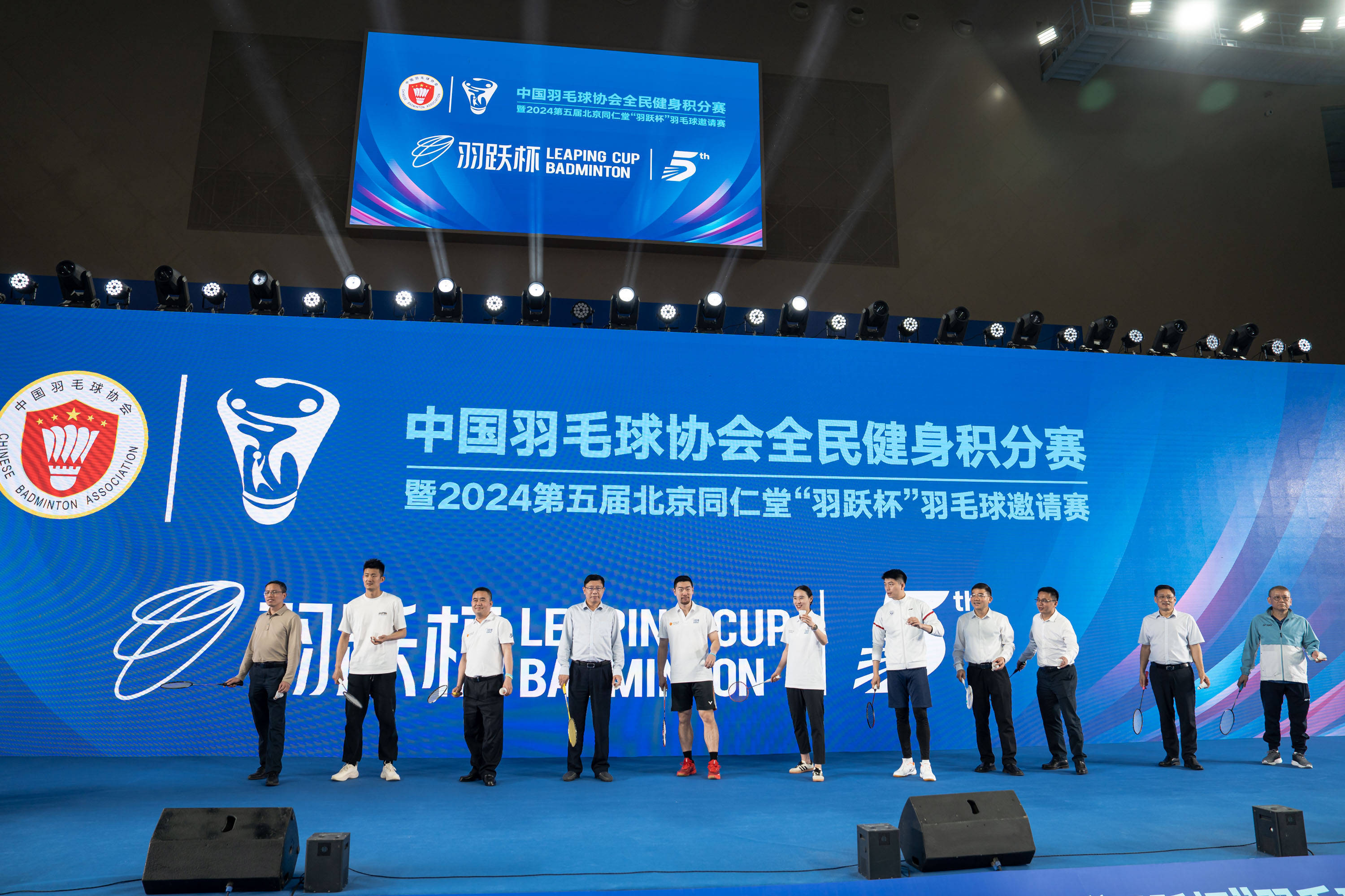 中国羽毛球队险胜韩国羽毛球队,谌龙统治全场 中国羽毛球队险胜韩国羽毛球队,谌龙统治全场