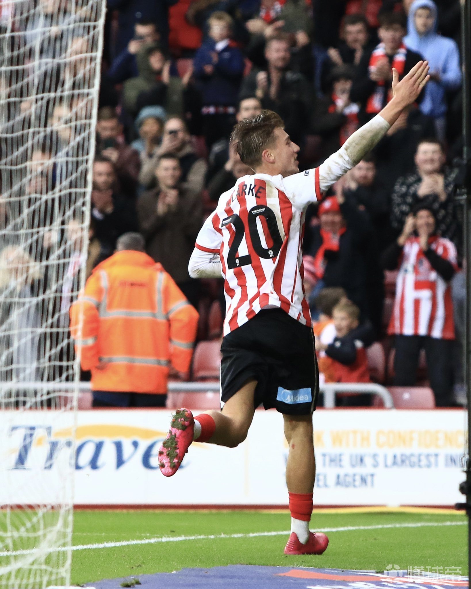 桑德兰击败对手，终结连败势头