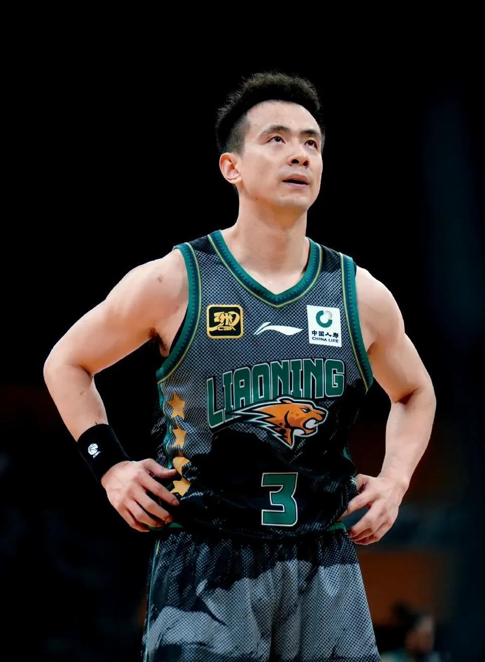 山东男篮再胜一场,稳居积分榜首位 山东男篮再胜一场,稳居积分榜首位