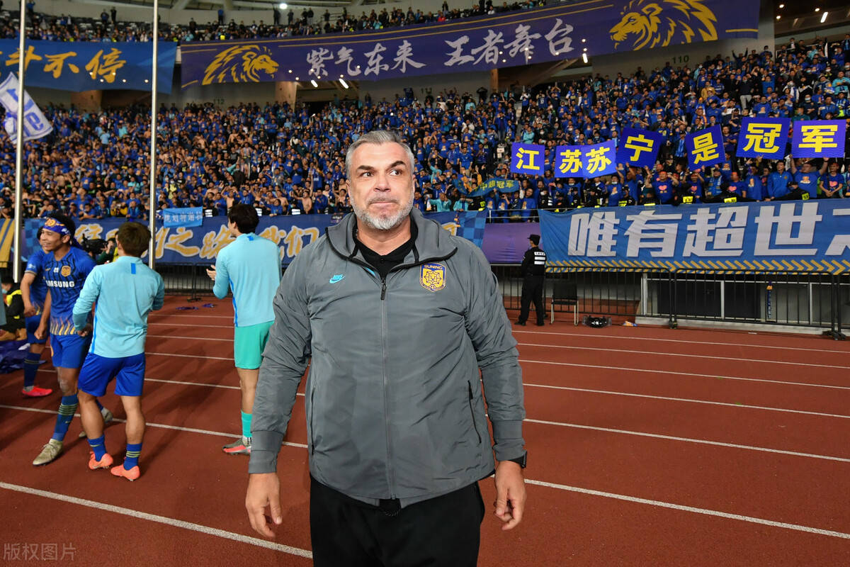 雷速体育下载-贝内文托主帅面临压力，球迷呼吁要求战绩提升