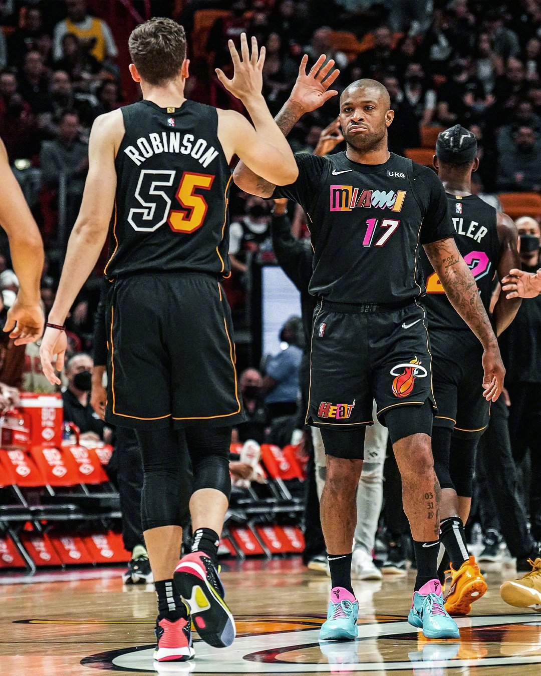 篮网B队鏖战湖人B队，克莱完成帽子戏法