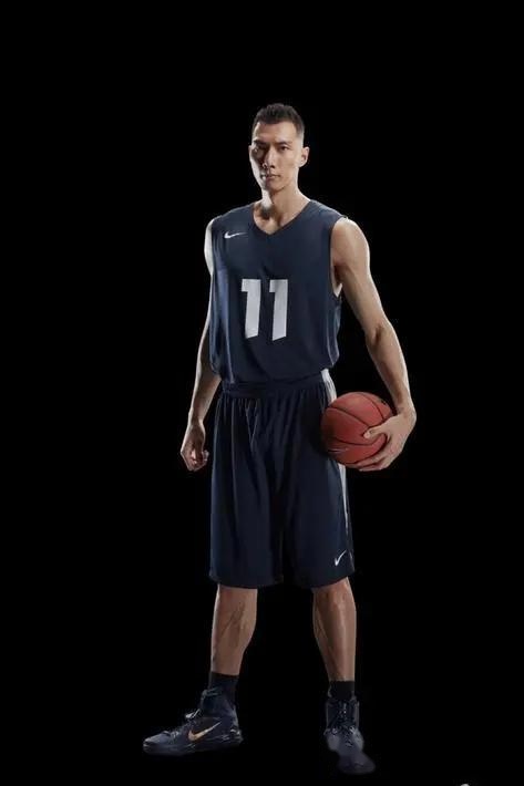 广州队翻盘勇士，易建联惊艳四座