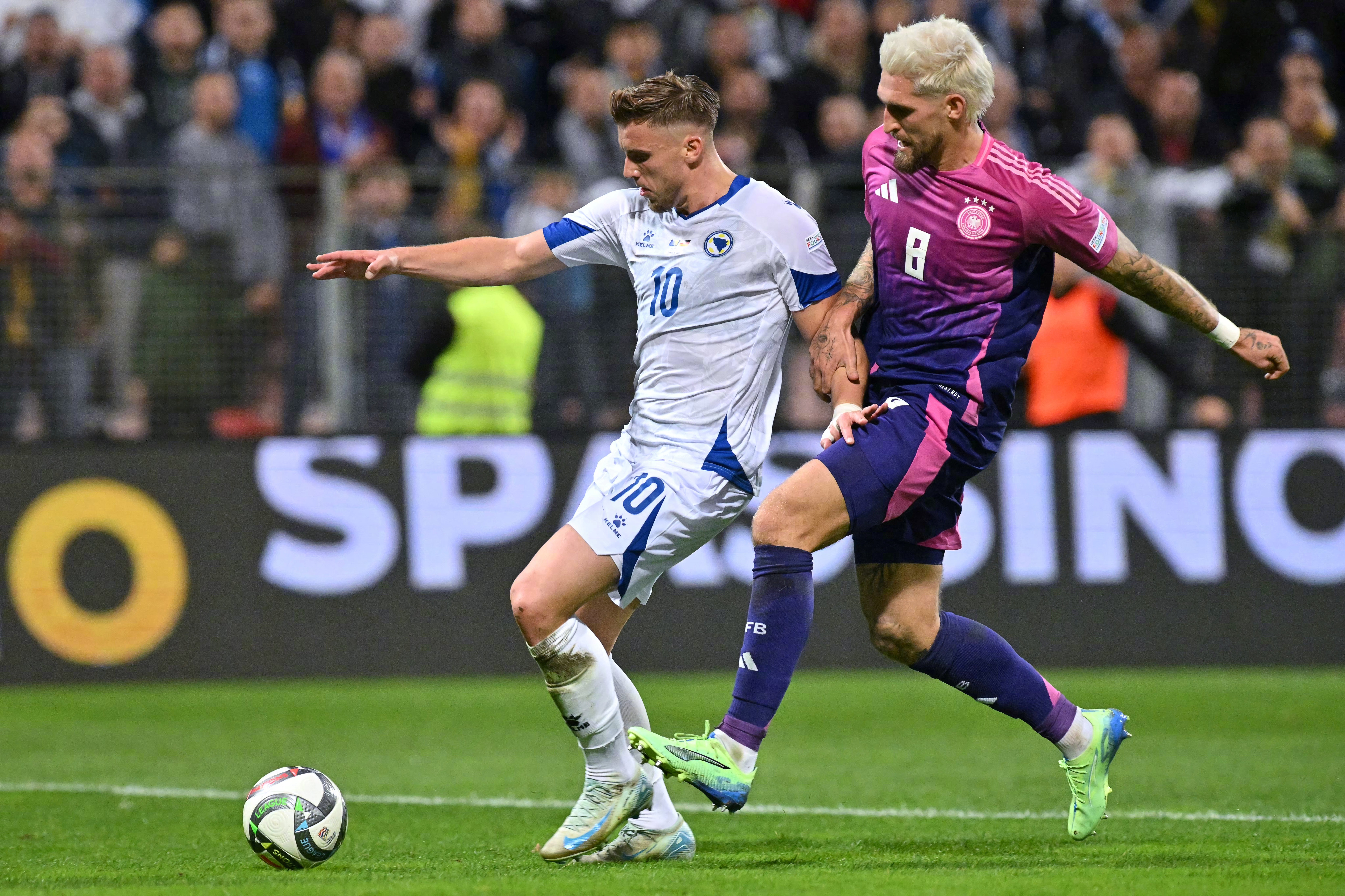 荷兰逆转波兰，萨内点燃赛场