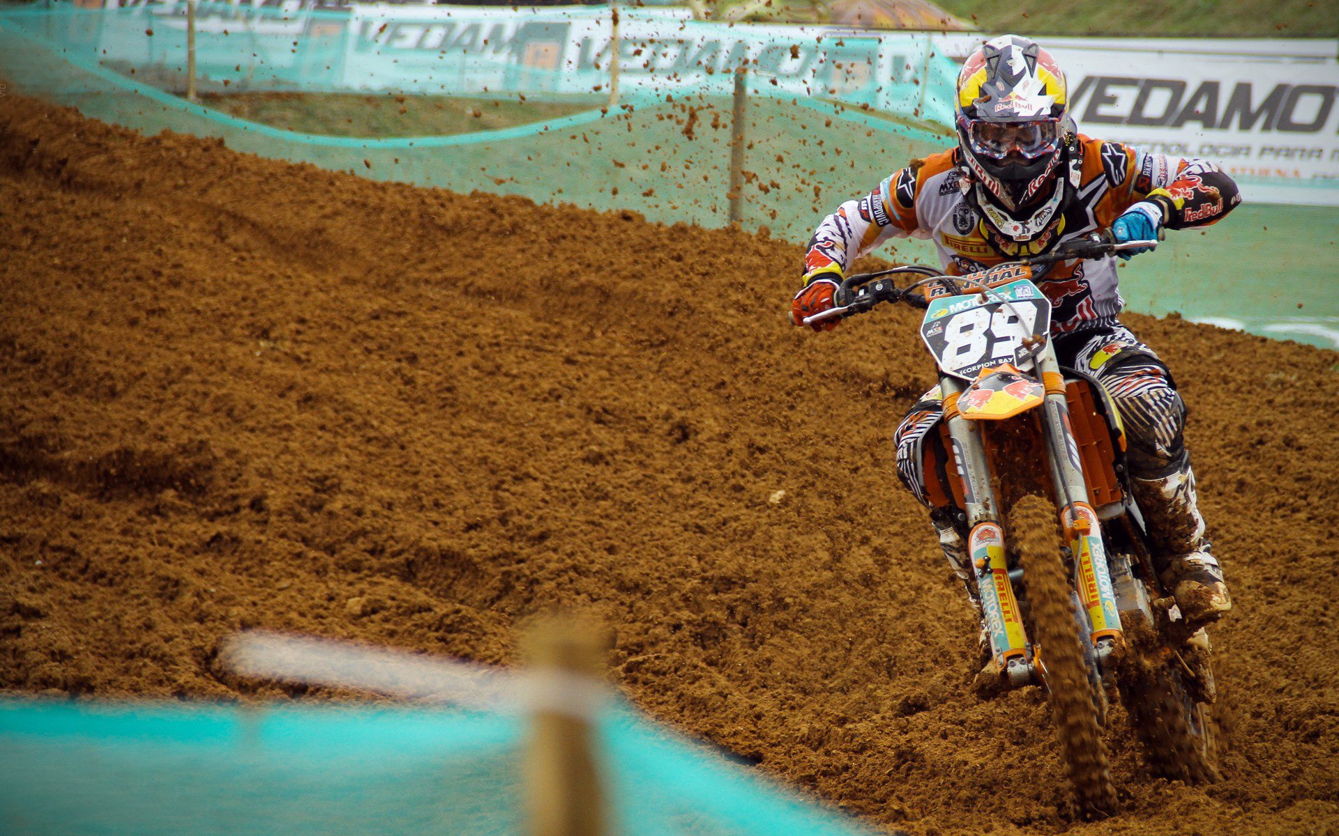 勒克莱尔状态火热驾驭跃马，法拉利策略与速度双重完胜梅赛德斯