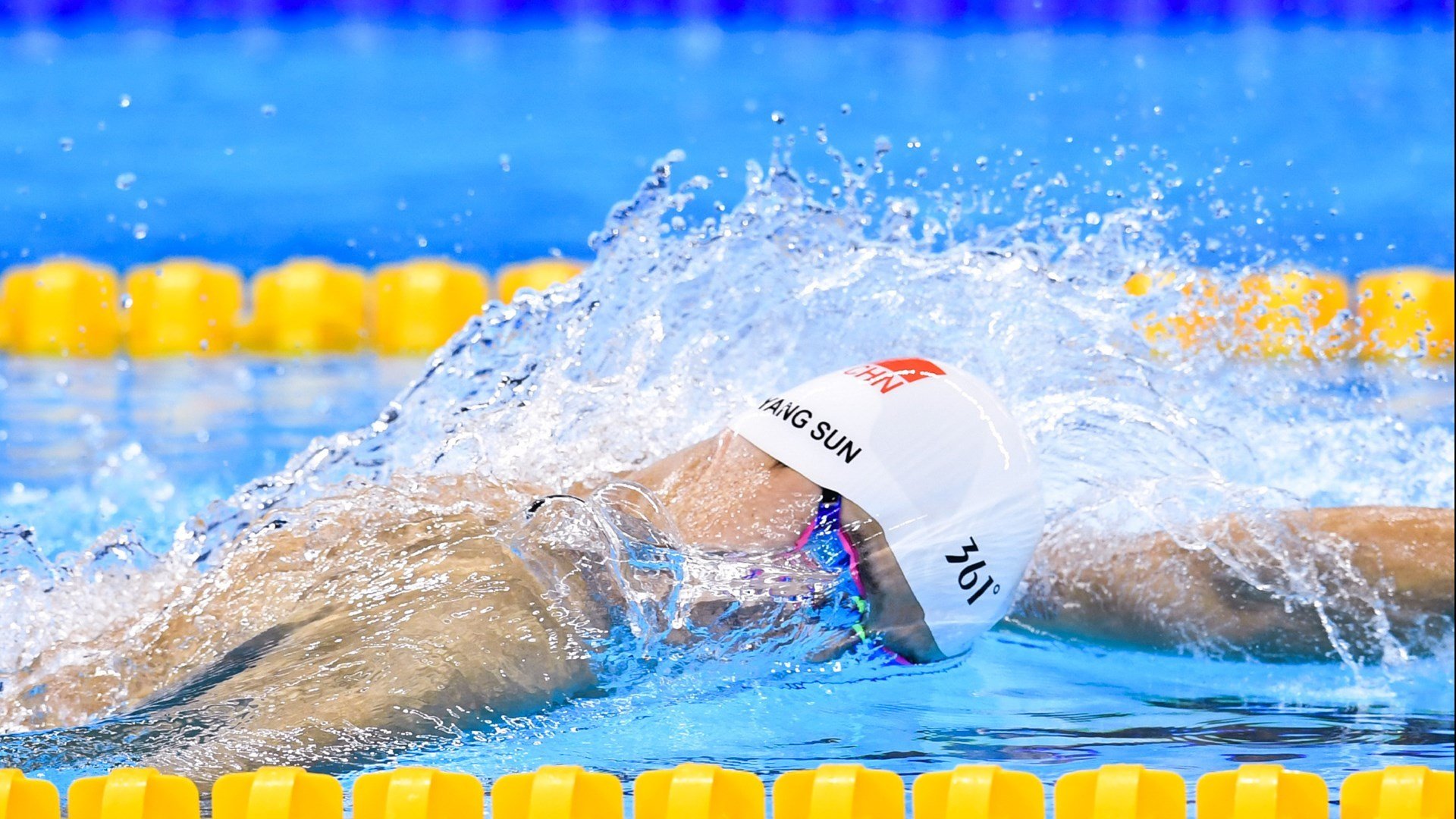 逆转之夜，布伦森点燃赛场，雄鹿绝地反击深圳队